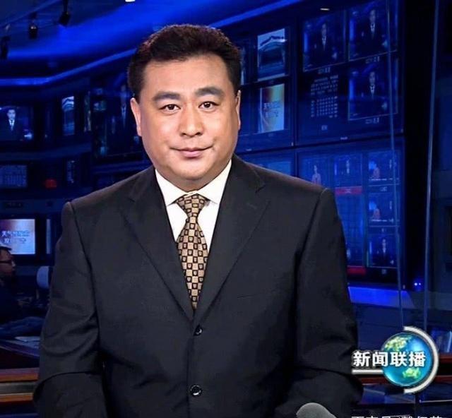 关晓彤亮相高定秀场 钻石流苏裙惊艳全场引热议